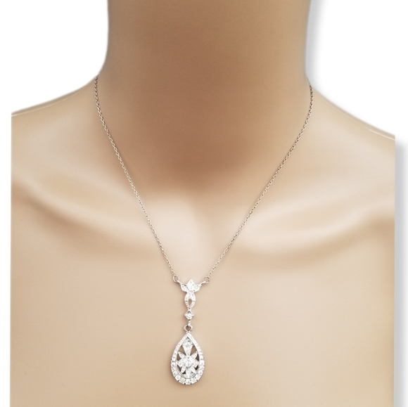VINTAGE NAPIER SILVERTONE & CRYSTAL DROP PENDANT & CHAIN NECKLACE - Picture 1 of 8